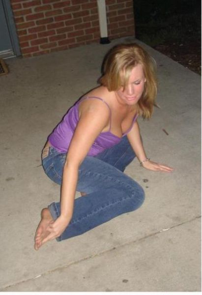 Girls with Stubbed Toes Making Faces (18 pics)