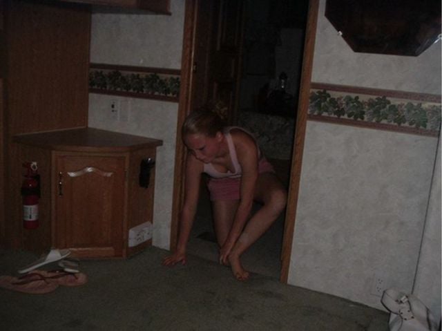 Girls with Stubbed Toes Making Faces (18 pics)