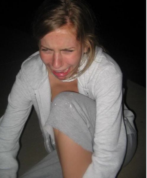 Girls with Stubbed Toes Making Faces (18 pics)