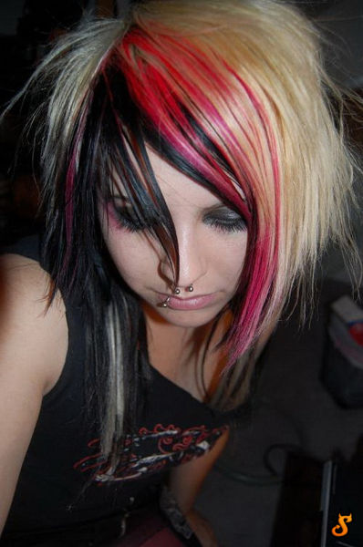 Emo Babes (71 pics)