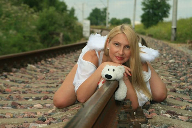 Hot Chicks Show Sexy Side In Social Network Sites