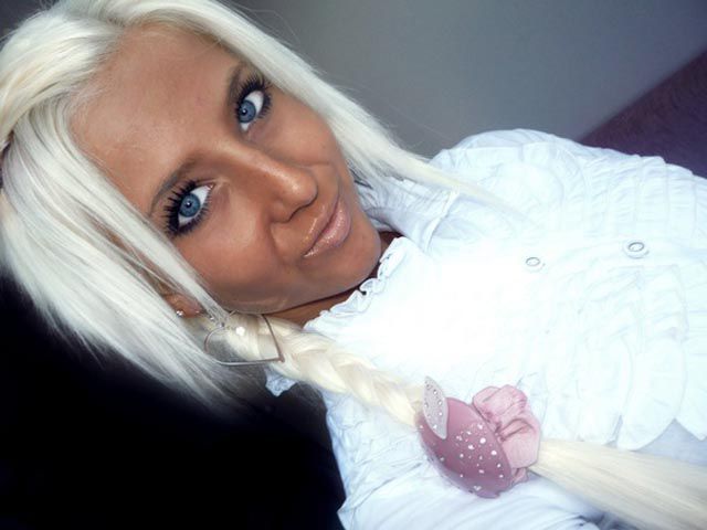 Girl In Love With Tanning