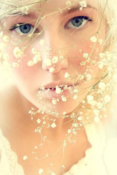 There Are Beautiful Girls Here