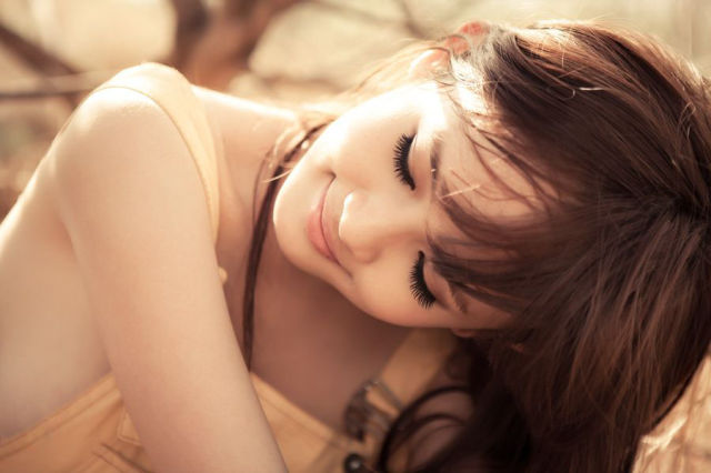 There Are Beautiful Girls Here