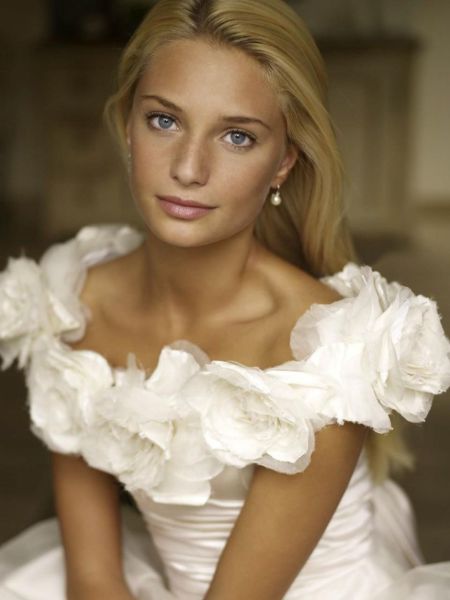 There Are Beautiful Girls Here. Part 2