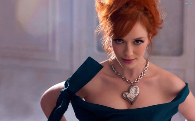 Christina Hendricks’ Mesmerizing Cleavage