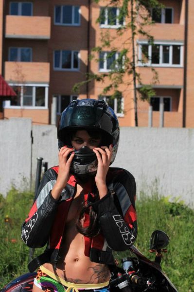 This Motorcycle Chick Is Really Steamy