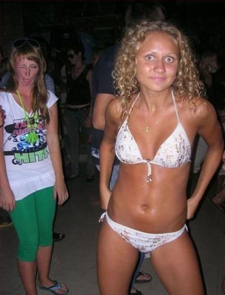 When Photos of Chicks In Bikinis Get Ruined