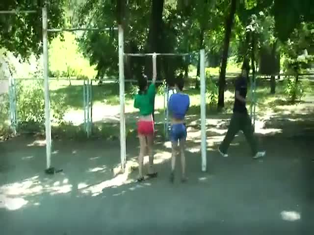 2 Talented Girls Show What They Can Do on High Bars 