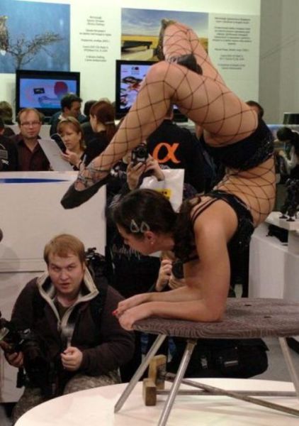 These Stretching Girls Will Raise Your… Mood!