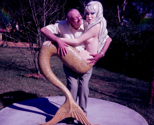 WTF Statue Pawing Pics