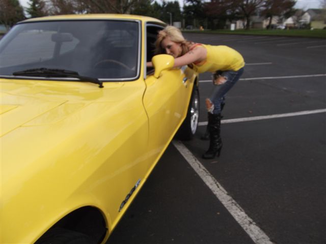 Pretty Girl Helps Her Dad to Sell a Car