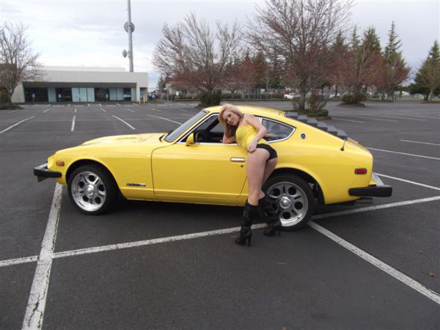 Pretty Girl Helps Her Dad to Sell a Car