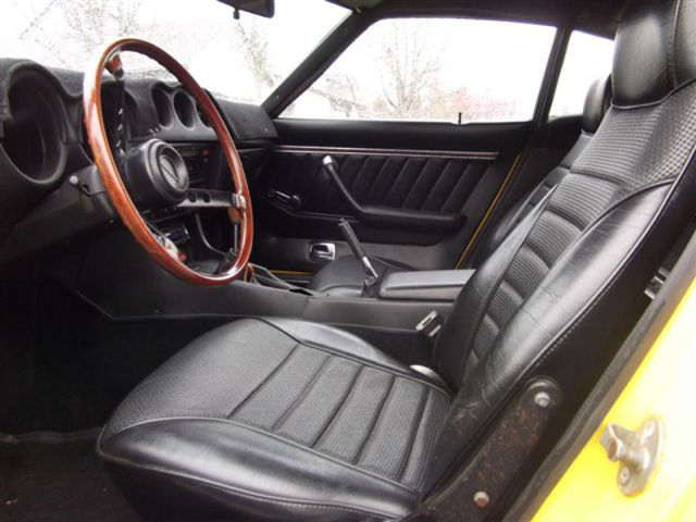 Pretty Girl Helps Her Dad to Sell a Car