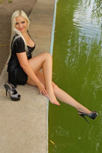 Mail Order Brides in Awkward Poses