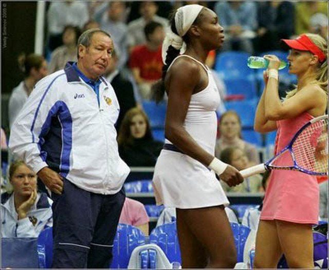 Men Just Can’t Help BUTT Stare