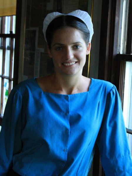 Amish Girl Quits Religion for Modelling