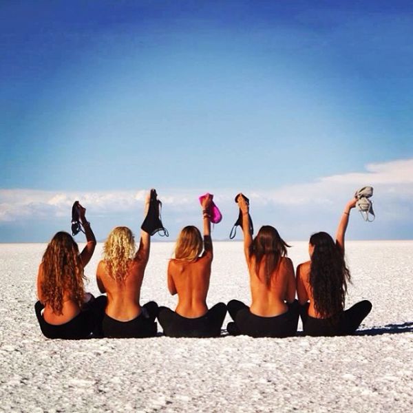 Topless Holiday Snaps Are the Newest Internet Trend