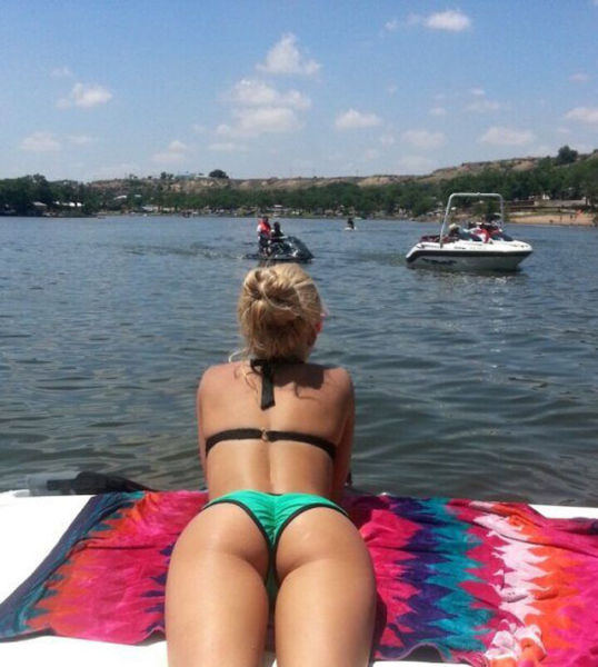 Bum Pics to Make Your Day