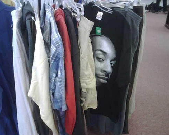 Amusing Examples of Classic T-Shirt Photobombing