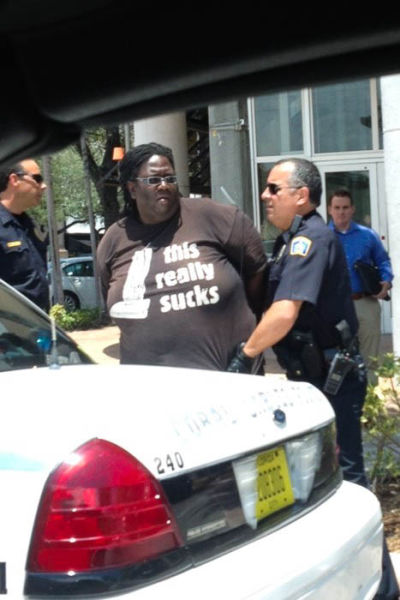 Amusing Examples of Classic T-Shirt Photobombing