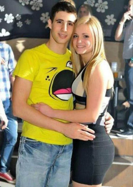 Amusing Examples of Classic T-Shirt Photobombing