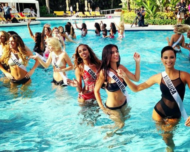 2015 Miss Universe Contestants in Bikinis