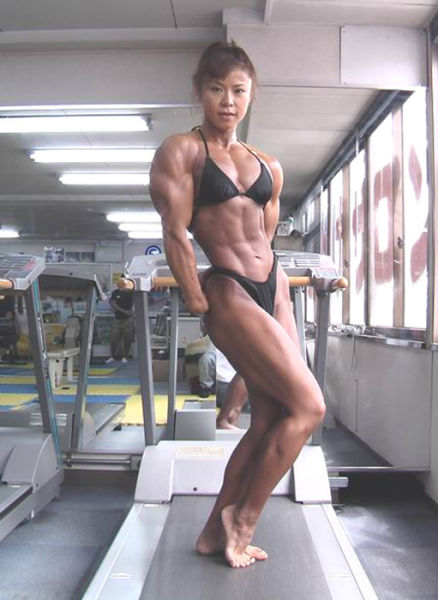 Can You Guess the Age of Japan’s Sweetest Female Bodybuilder?