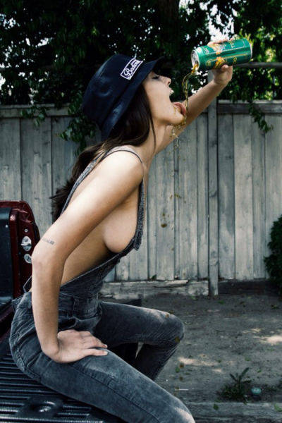 Boys Go Wild for Sideboobs