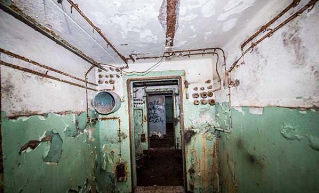Scary Underground Tunnel Discovered Under a Neglected Home