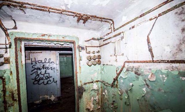 Scary Underground Tunnel Discovered Under a Neglected Home