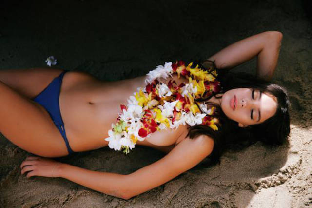 Boys Go Wild for Sideboobs