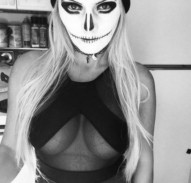 Mesh Clothing Is Simply Mesmerizing