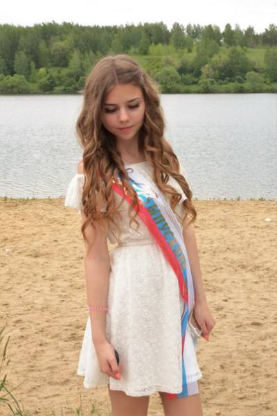 Lovely Russian Schoolgirls On Their Graduation Day
