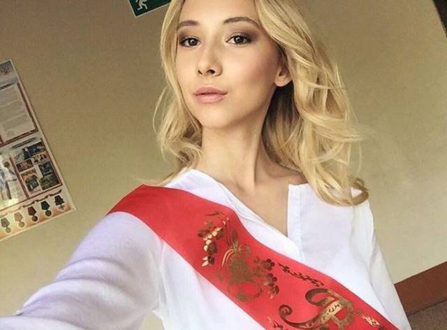 Lovely Russian Schoolgirls On Their Graduation Day