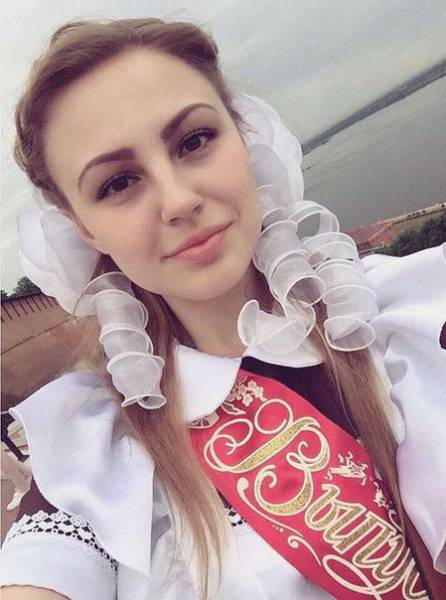 Lovely Russian Schoolgirls On Their Graduation Day