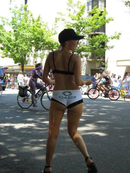 There’s Nothing Better Than Cute Girls’ Tushies