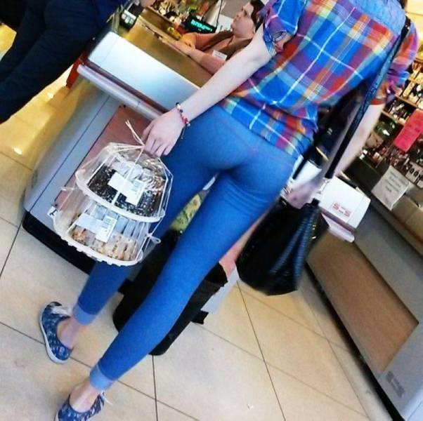 There’s Nothing Better Than Cute Girls’ Tushies