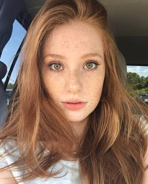 There Are Beautiful Girls Here