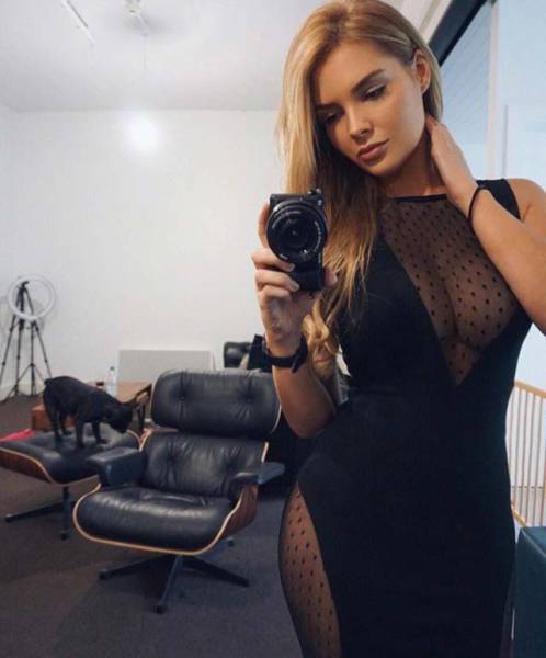 Girls Who Make Mesh Dress Look Amazing