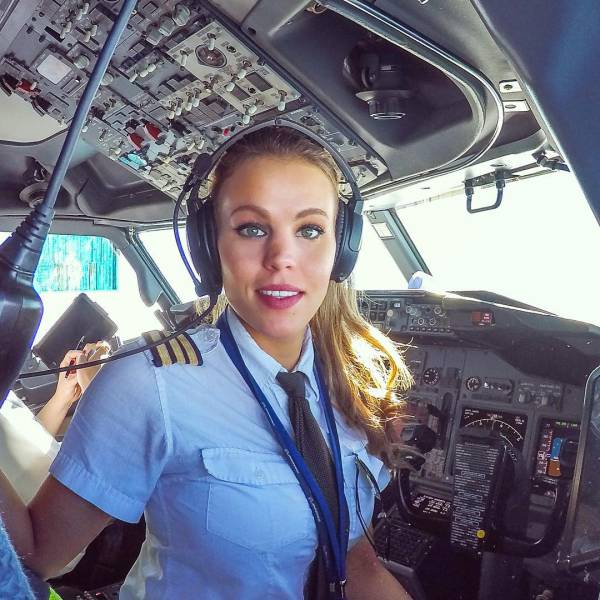 Swedish Pilot Is Winning Over The Internet With Her Hot Yoga Snaps