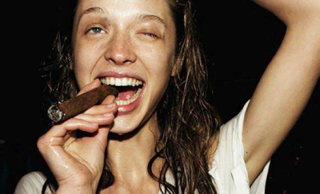 These Girls Announce Party Time!